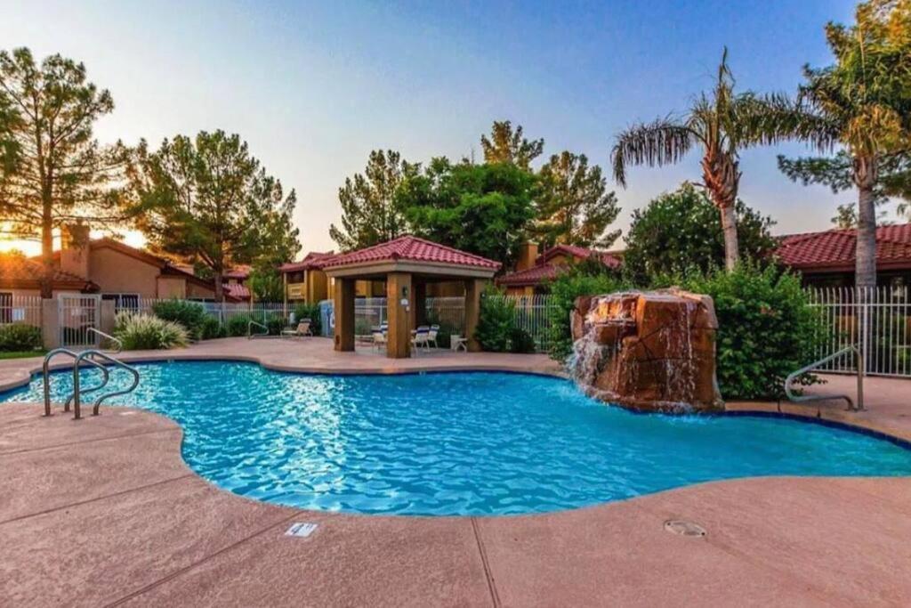 2Br Condo 15 Mins To Downtown Phoenix With Pool & Spa Exterior foto
